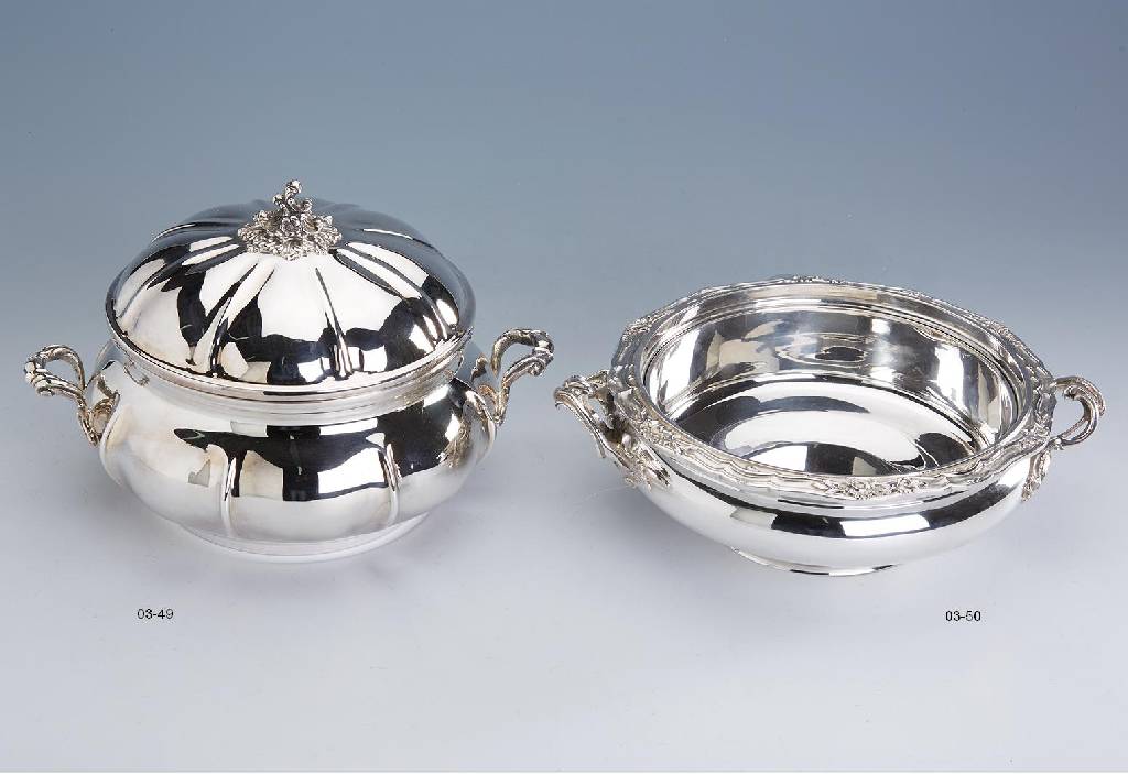 Deckelschüssel, 800er Silber, Italien, bauchige Form, Deckelbekrönung mit halb- plastischen Rocaillen und Blüten, 2 Griffe, bez. Goretta, ...