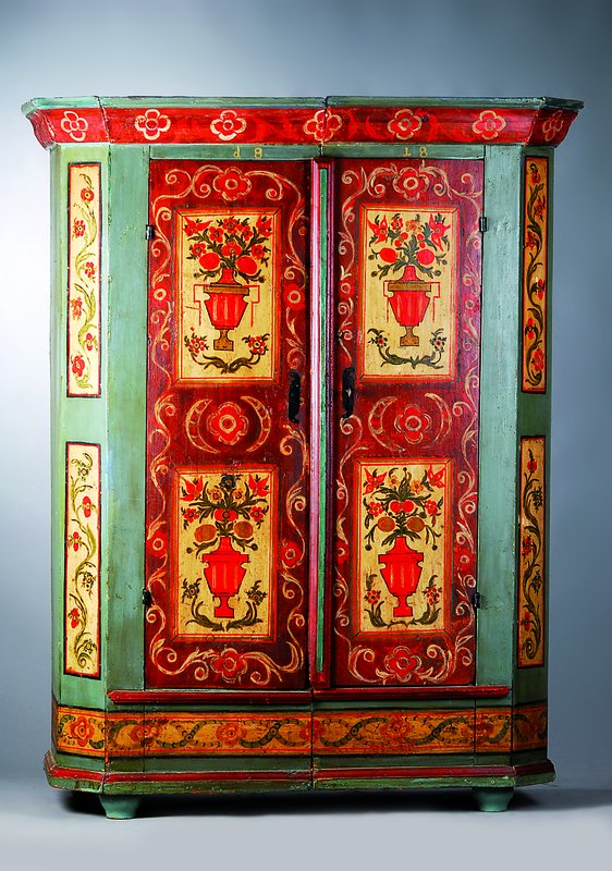 Spaltschrank, Allgäu, dat. 1818, Weichholz, polychrome Fassung, Vasen- u. Blumenmotive, teils leicht aufgefrischt, alt belassen, sehr urtümlich, ...