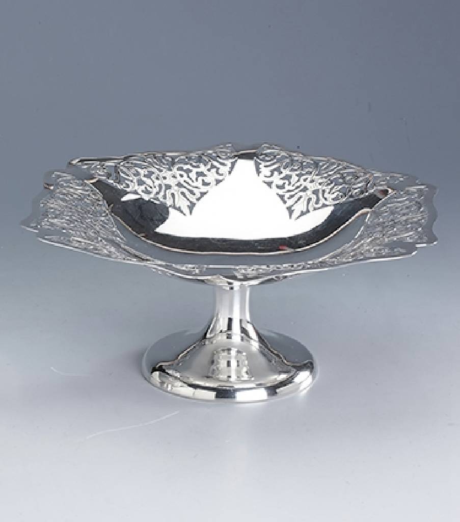 Fußanbietschale, 925er Silber, England/Sheffield 1947, Meistermarke: Edward Vogel, Durchbrucharbeit, H. ca. 11 cm, D. ca. 25 cm, ca. 351 g
