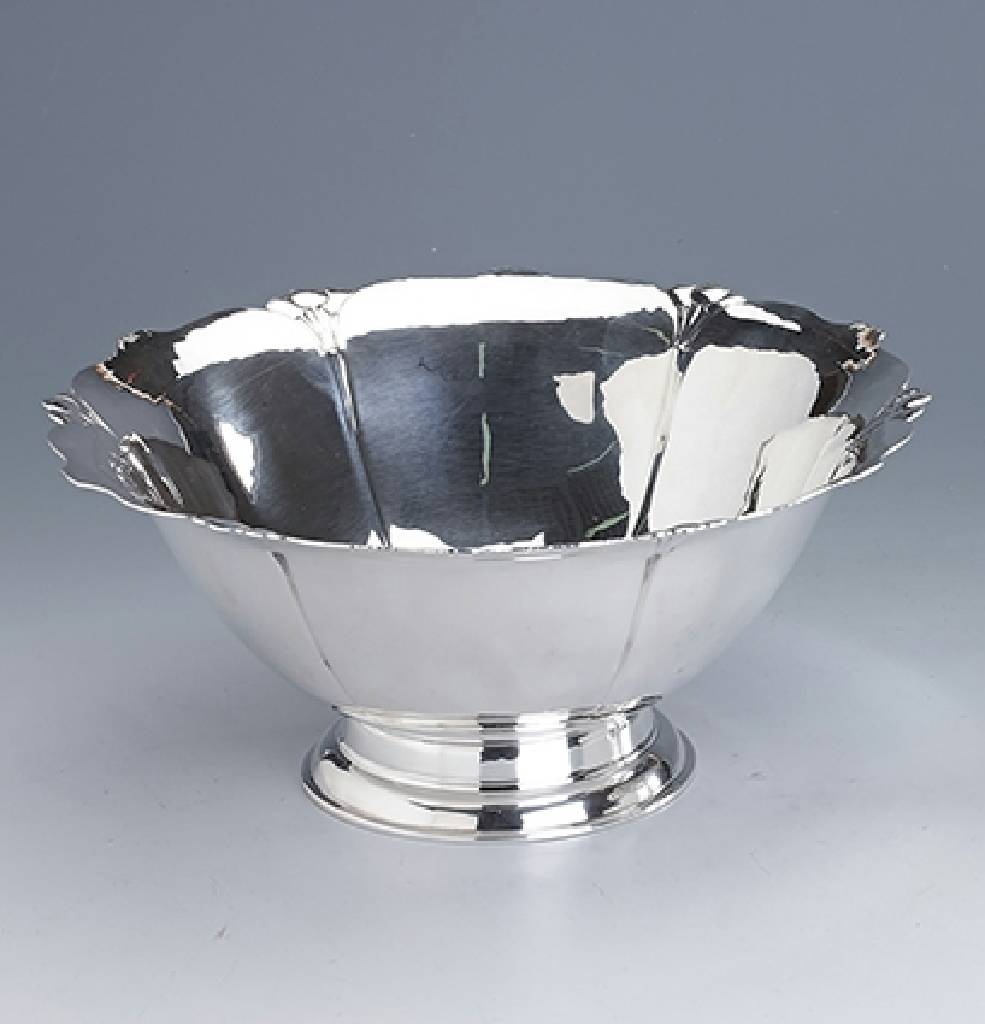 Anbietschale, Amerika, 925er Silber, Meistermarke BSC unged., num., Rand gewellt mit Kirschdekor, H. ca. 10 cm, D. ca. 24 cm, ca. 617 g