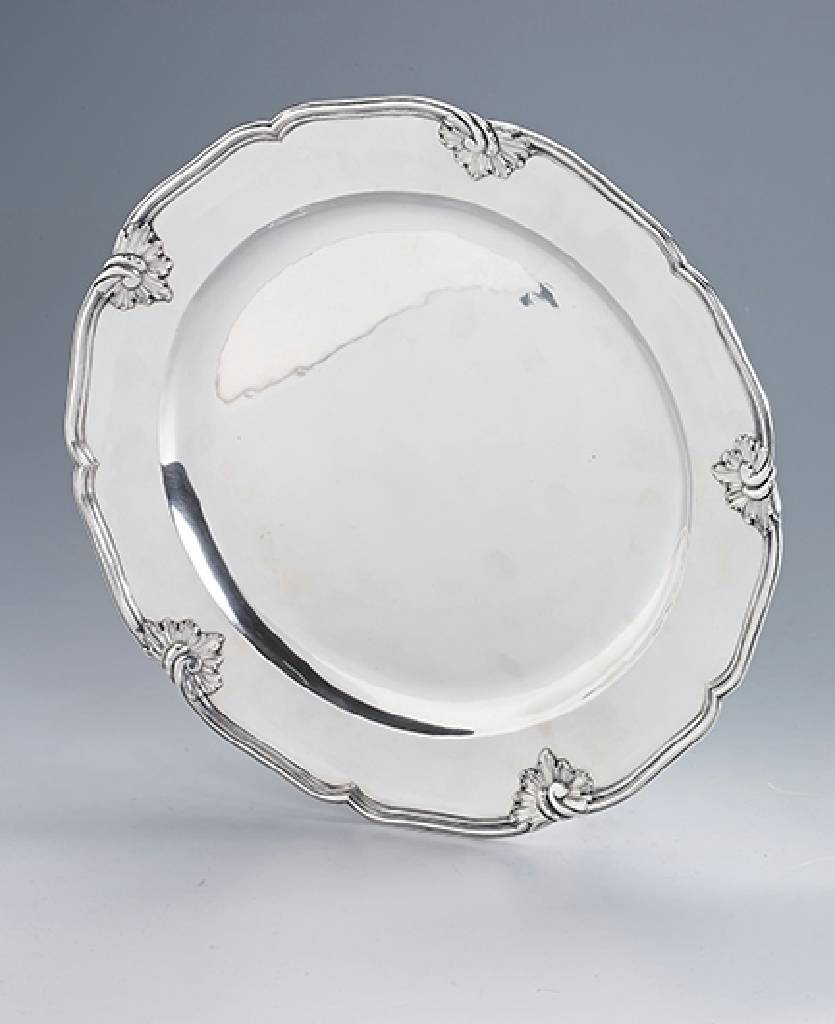 Anbietteller, 800er Silber, Italien, Rand 3-fach getreppt, Muscheldekor, D. ca. 32 cm, ca. 888 g