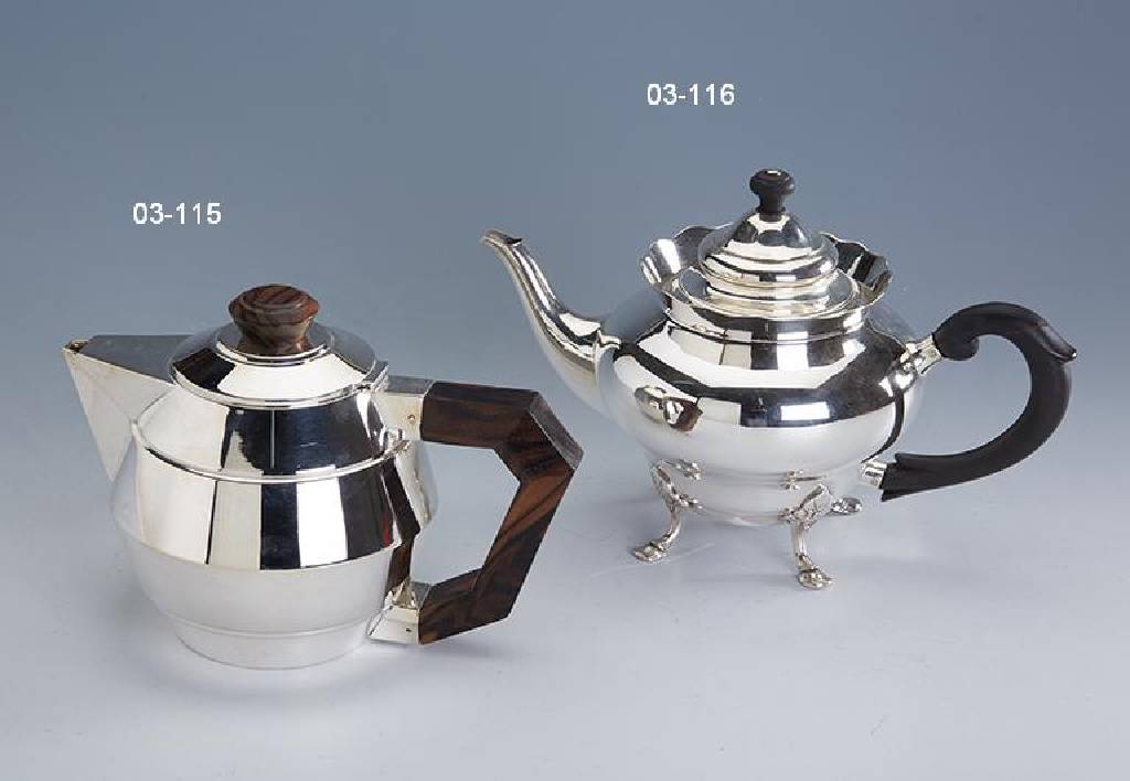 Art-Deco-Teekanne, Frankreich, Paris um 1920/30, Alpacca versilbert, Meister- marke Ravinet d'Enfert, Griff und Deckel- bekrönung Ebenholz, ...