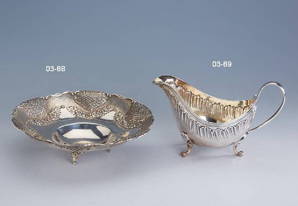 Sauciere, 800er Silber, Wilkens/Bremen um 1900, Vertr. Stüttgen, Barockstil, geschweifte Beine, schwere Ausführung, ca. 405 g, ca. 17 x12 cm