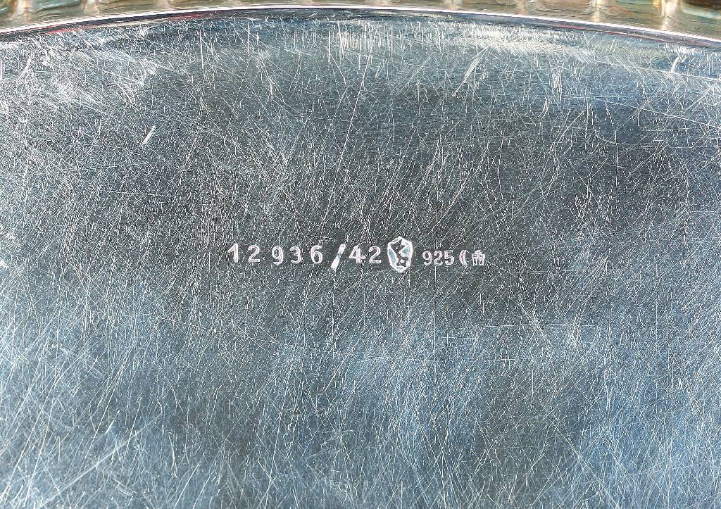 Detail d: Kaffee-/Teekanne auf Tablett, deutsch um 1900, Inschrift sek.: 1939-1964, Kaffeekanne H. ca. 22 cm und Teekanne H. ca. 14 cm, Bruckmann & Söhne, ...