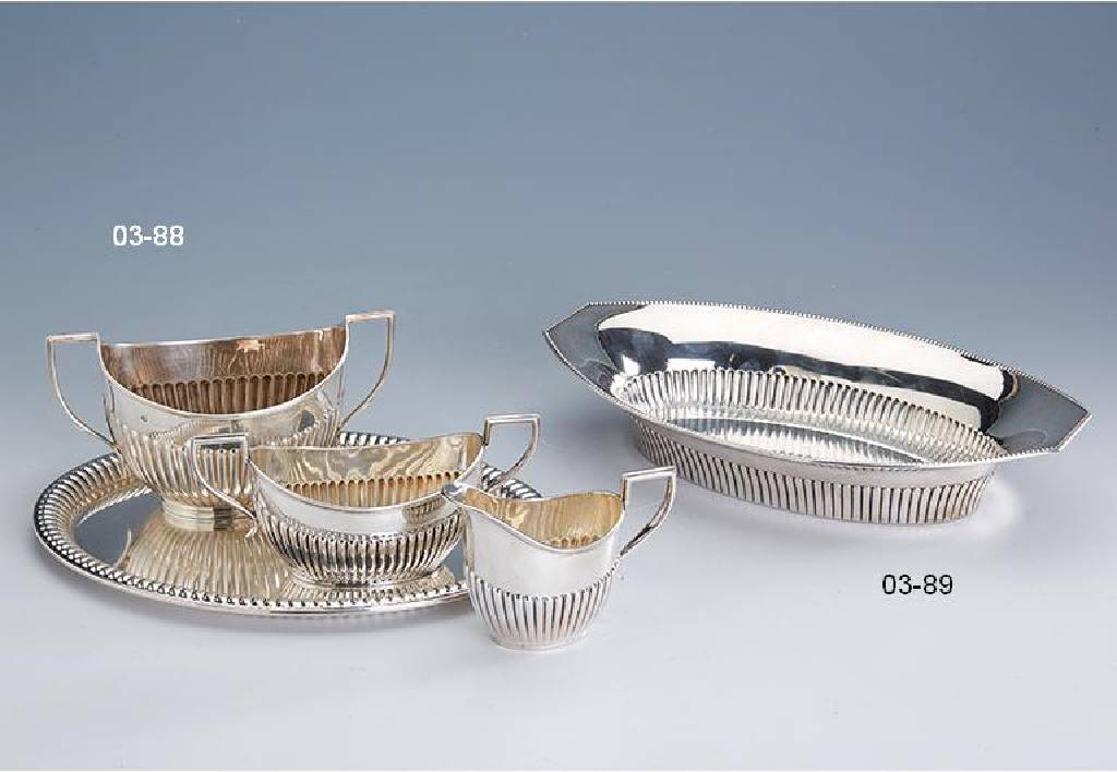 Sahnegießer und Zuckerschälchen auf Tablett, 800er Silber, deutsch um 1900, best. aus: Tablett, Koch & Bergfeld, Zahnfriesdekor, ca. 25 x 20 cm, ...