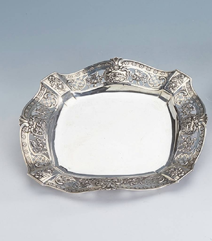Anbietschale, Hanau, um 1900, 800er Silber, Durchbrucharbeit, floraler Dekor mit Vögeln, sehr gute Arbeit, Meistermarke Storck & Sinsheimer, ca. 480 ...