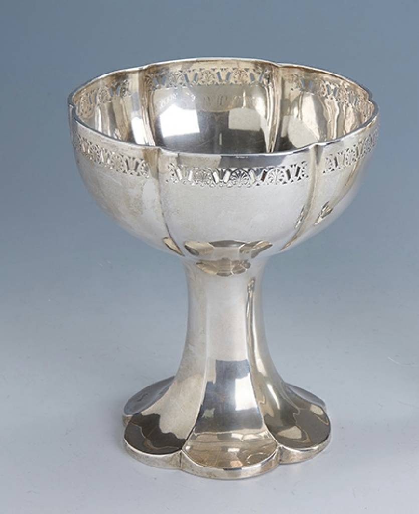 Fußanbietschale, deutsch, Gebr. Deyhle, Schwäbisch Gmünd um 1910, 800er Silber, Rand mit Durchbrucharbeit, ca. 400 g, H. ca. 19.5 cm, D ca. 16.5 ...