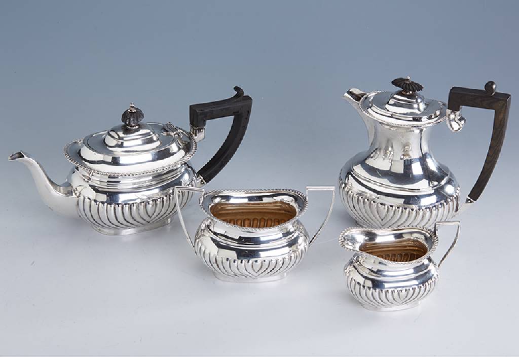 4-tlg. Teeservice, Birmingham 1918, Sterlingsilber, best. aus: Teekanne, H. ca. 13cm, Zuckerschale und Sahnegiesser, dazu Mokkakanne, Sheffield ...