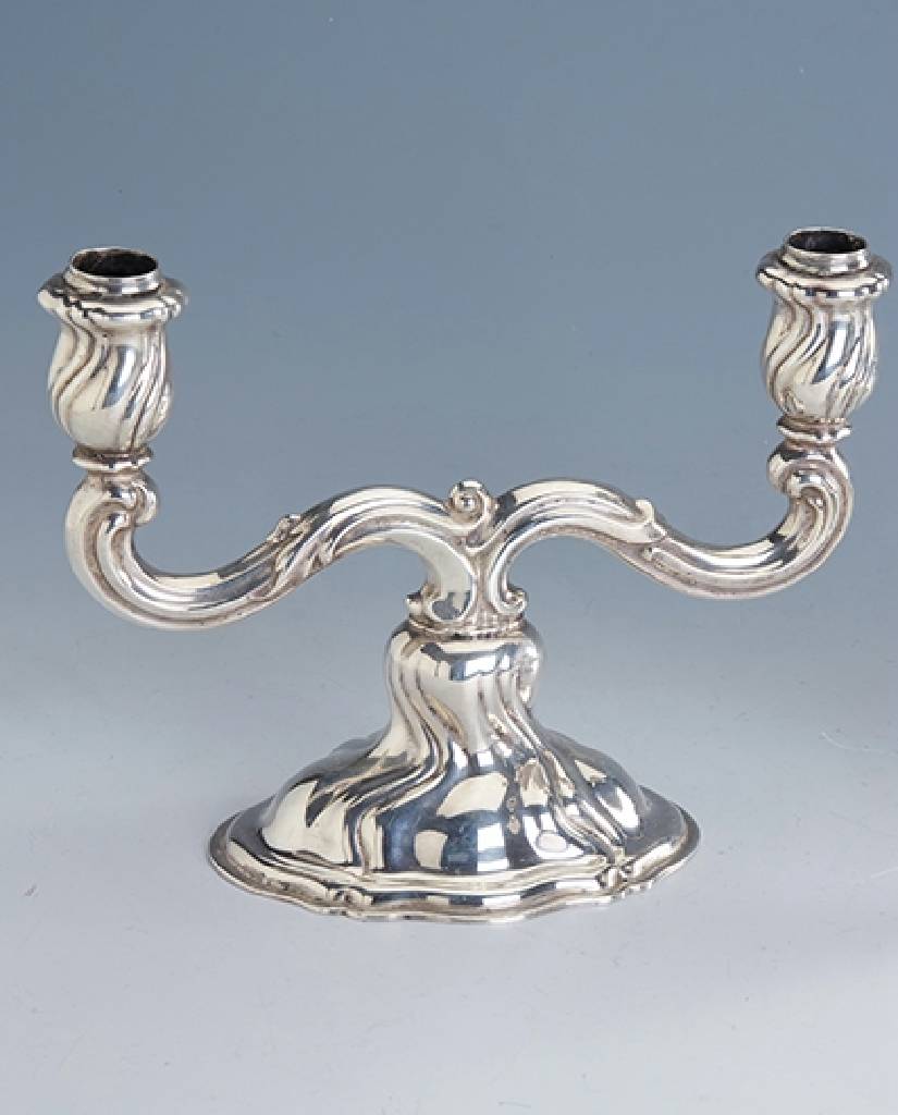 2-flammiger Kerzenleuchter, Bruckmann & Söhne,925 Silber, deutsch um 1935, barockisierend, geschwungene Form, H. ca. 19,5cm, L. ca. 25.5 cm, ...