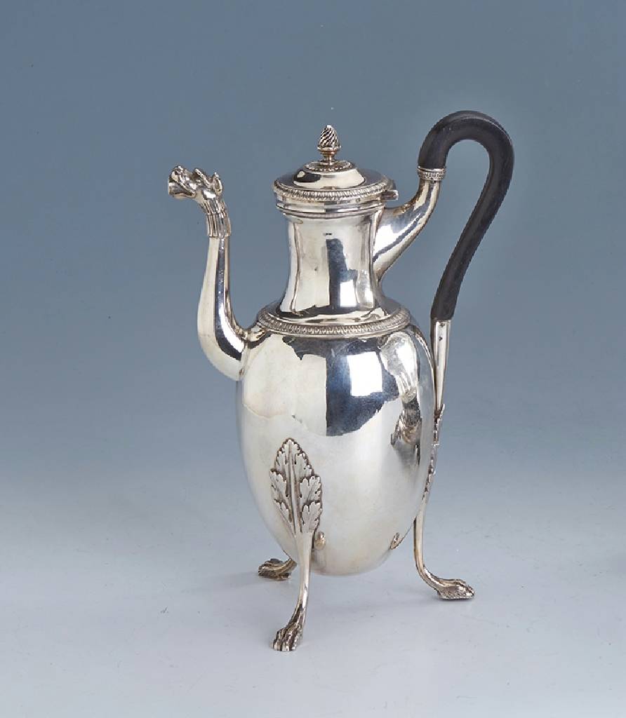Mokkakanne, Paris um 1797, 950er Silber, Meistermarke Jean Nicolas Boulanger, Ausguß inForm eines Hundekopfes, Füße in Form von Tatzen, gebauchte ...