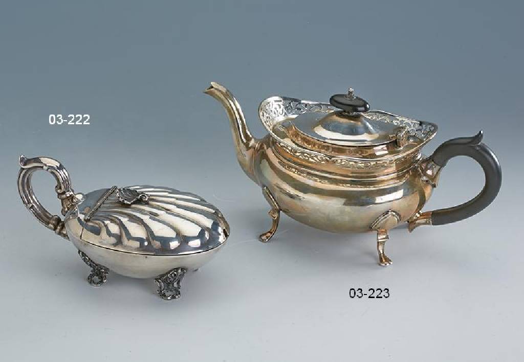 Kavierschale/Deckelgefäß, deutsch um 1900, Silber gepr., in Form einer Muschel, 4 geschweifte Füße mit Akanthusblattverz., ca. 18 x 9 cm, 295 g