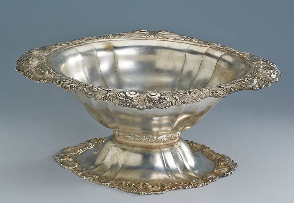 Prunk-Zierschale, 800er Silber, deutsch Wilkens/Bremen um 1910, Vertr. Merklein, Barockstil, 12-fach gegradet, Rand mit reicherFrucht- und ...