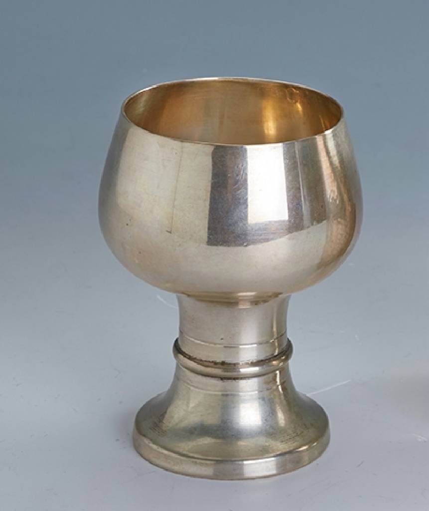 Becher, Italien, 1960er Jahre, 800er Silber, ca. 155 g, bauchige Form, Stand gerillt mitumlaufendem Grat, H. ca. 10.5 cm