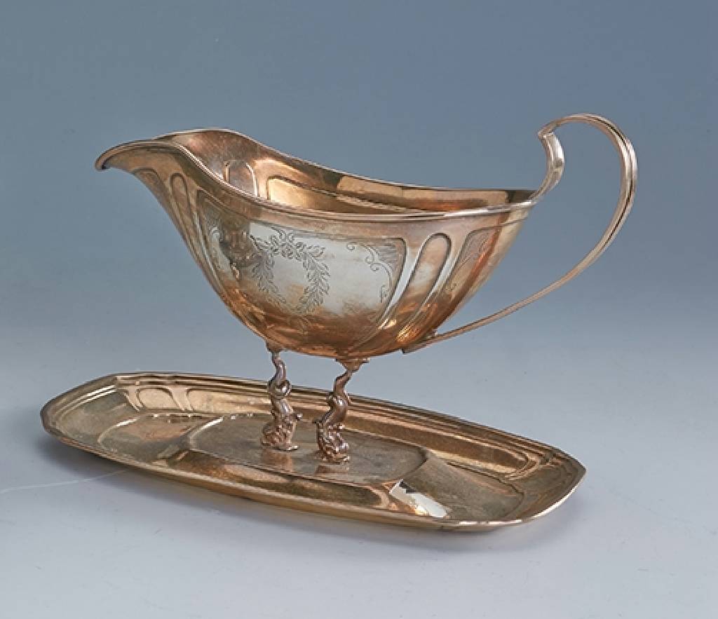 Sauciere, um 1930, 925er Silber, ca. 180 g, Barockstil, grav., Mittelteil in Form zweier Fische, Felderabteilung stiltyp. für 1760, Manufaktur CW ...