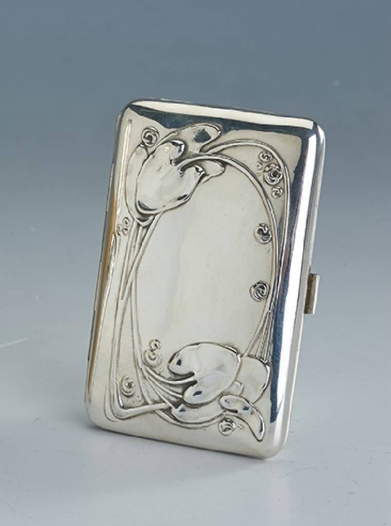 Zigarettenetui, Frankreich um 1900, 800er Silber, reiner Jugendstil, Innenverg., floraler Dekor, ca. 8.5 x 5.5 cm