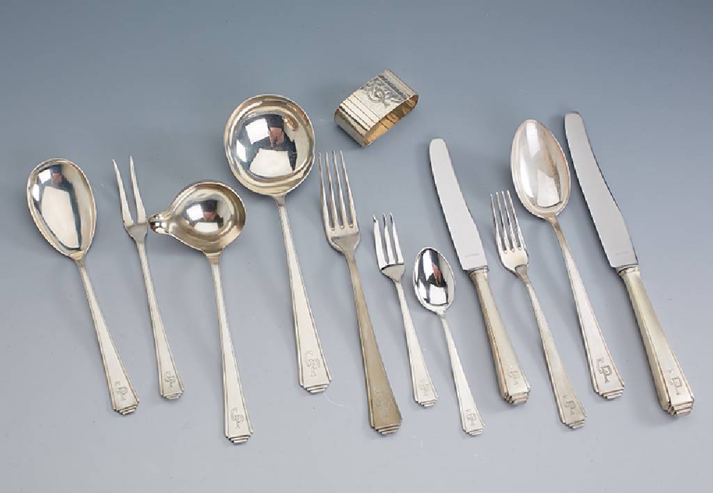 Besteck für 12 Personen, 800er Silber, deutsch/Pforzheim um 1932, Meistermarke Lutz &Weiss, best. aus: 12 Menuegabeln, 12 Menuemesser (Klingen ...