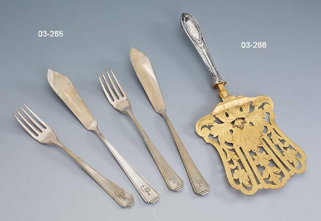 Spargelheber, deutsch um 1880, 800er Silber, Griff gefüllt, Bes.-Monogr., Arbeitsteil Metall vergoldet, handgesägt, L. ca. 26 cm, Orig.-Etui
