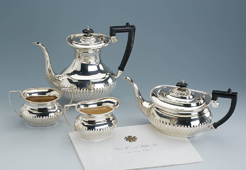4-tlg. Kaffee-/Teeset, Metall versilbert, aus der Queens Collection zum Deutschlandbesuch der Königin von England im Mai 1987, limit. Ed., best. ...