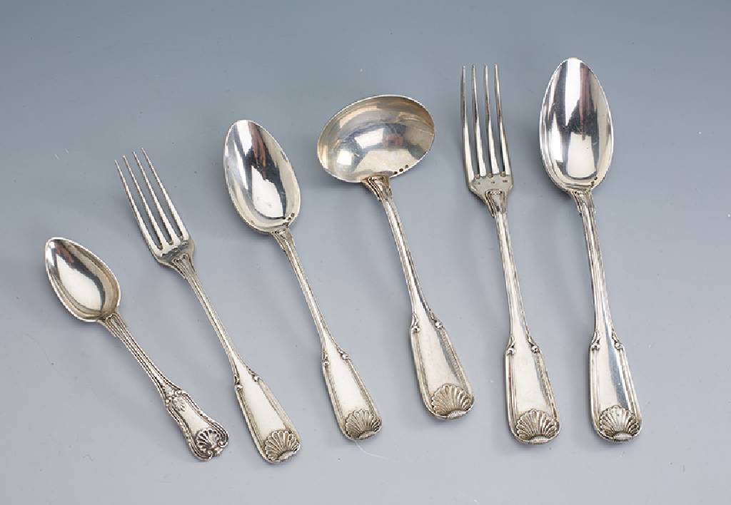 51-teiliges Besteck, Wolfers Freres, Belgien, Brüssel, 1930er Jahre, 800er Silber, Augsburger Muscheldekor, best. aus: 13 Menuegabeln, 10 ...