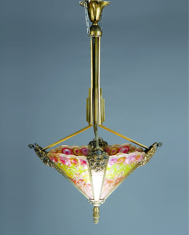 Deckenlampe, Art Déco, Verrerie de Hanots, 30er J., Messingguß silberfarben patiniert, Blumendekor, 4 Formglaseinsätze mit buntem Rosendekor, ...