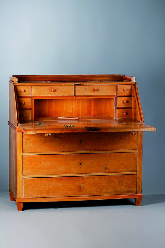 Sekretär, um 1810/20, Obstholz, mit Ergänzungen, restaurierungsbedürftig, ca. 120x118x60 cm