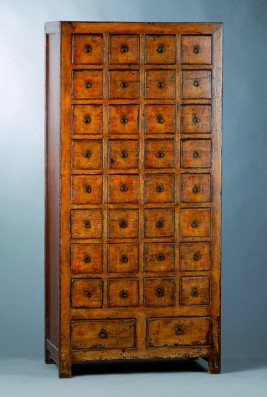 Medizinschrank, um 1920, nach Vorbild von 1800, vollständig auf Rahmen gearbeitet, Restauriert, 26-schübig, orig. Beschläge, Reste alter Bemalung, ...