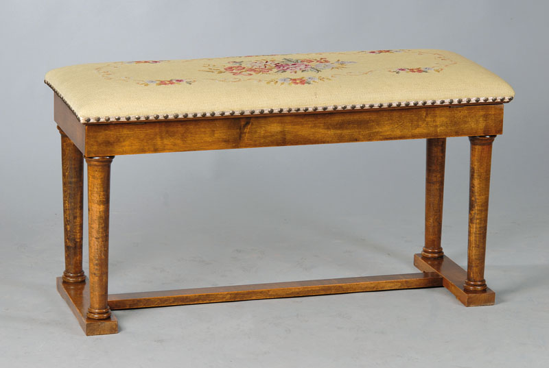 Klavierbank (aufklappbar), 1. H. 20. Jh., Biedermeier-Stil, Nussbaum, mit Schellack aufgefrischt, ca. 53x100x40 cm