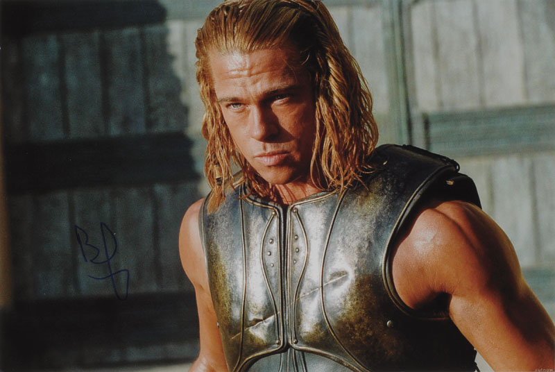Zwei Farbfotografien von Brad Pitt, auf Kodak Professional Edura Paper bzw. Kodak Royal Paper, Szenen aus "Troja", je handsigniert auf dem ...