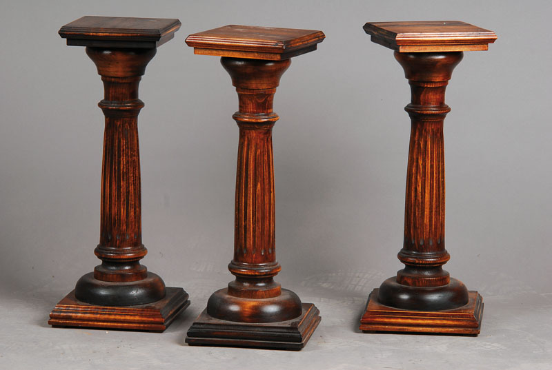 Drei Säulen, nach altem Vorbild, wohl Italien 20. Jh., kanneliert, H. ca. 51x17.5x17.5 cm