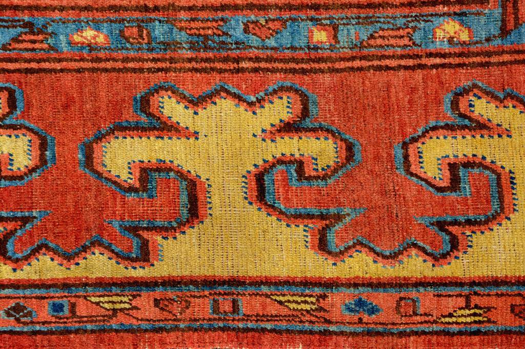 Detail d: Yarkand antik, Ost-Turkestan, um 1800, Wolle geknüpft auf Baumwolle. Dieser Teppich aus den Oasen Yarkands, zeigt ein seltenes drei ...