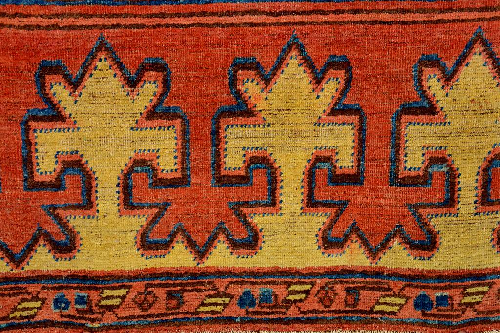 Detail g: Yarkand antik, Ost-Turkestan, um 1800, Wolle geknüpft auf Baumwolle. Dieser Teppich aus den Oasen Yarkands, zeigt ein seltenes drei ...