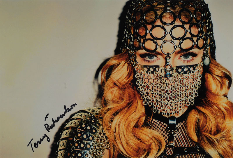 Terry Richardson, geb. 1965 New York, Madonna, Farbfotografie auf Fujicolor Crystal Archive Paper, handsigniert, ca. 20x30 cm, unter Glas gerahmt