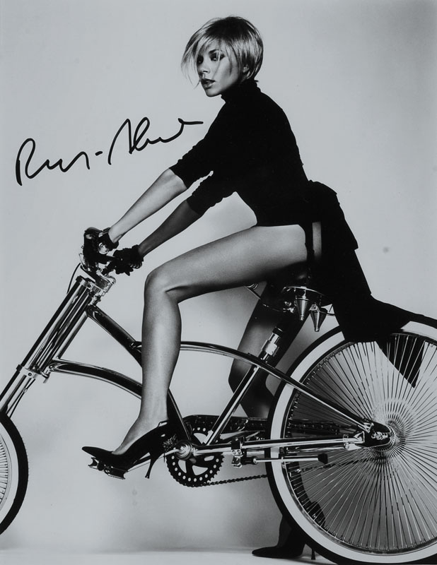 Bryan Adams, geb. 1959, Victoria Beckham, s/w Fotografie auf Fujicolor Crystal Archive Paper, handsigniert, ca. 20x25 cm, unter Glas gerahmt