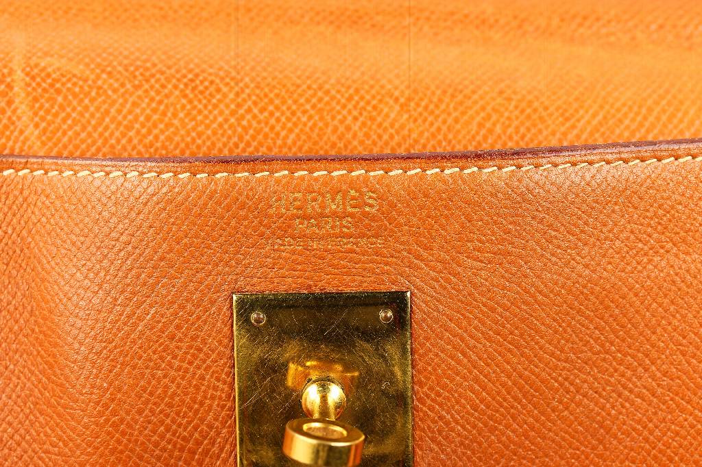 Detail a: HERMES Kelly Bag "35 Gold Togo Leather", sattelbraunes Leder, Beschläge und Monturen Metall verg., Schulter- und Trageriemen ...