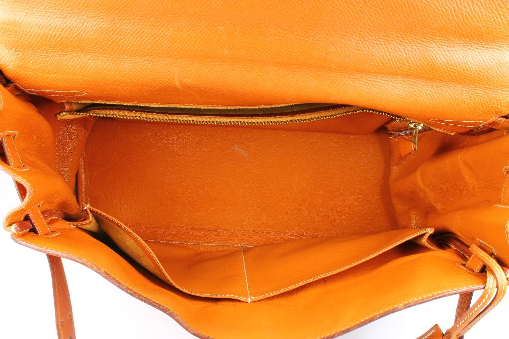 Detail b: HERMES Kelly Bag "35 Gold Togo Leather", sattelbraunes Leder, Beschläge und Monturen Metall verg., Schulter- und Trageriemen ...