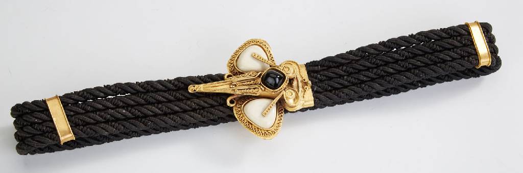 Ausgefallener Gürtel, Italien um 1980, Schließe Metall verg., Beinbes., schwarzer muggeliger Glasstein, in Form eines Insektes, 4 schwarze ...