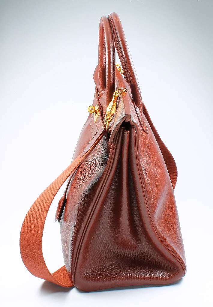 Detail d: HERMES sac haut a courroie, dunkelbraunes Leder, Innenfach (lt. fleckig), Seitentasche mit Reißverschluß, Gebr.-Spuren, ca. 33 x 29 x 17 cm, mit ...