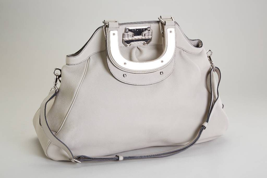 CELINE Tasche, graues Leder, schwarze Inneneinteilung mit Ledereinsätzen, 1 seitl. Innentasche mit Reißverschluß, Scharnier und Beschläge ...