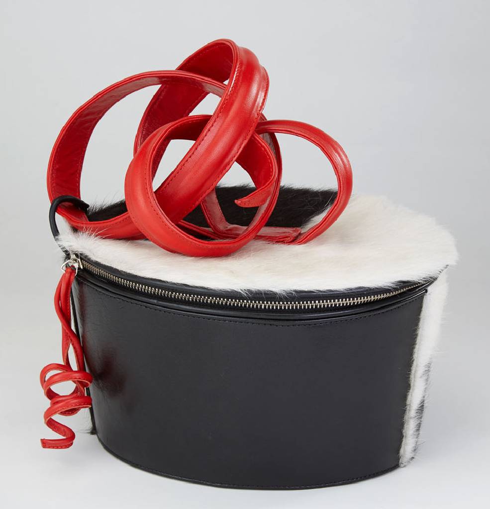 OSTWALD-Beauty Case, schwarzes Leder mit Kuhfelleinsätzen, große Inneneinrichtung in Schwarz mit roten Zierrändern, mit 6 Einsteckfächern, 2 ...