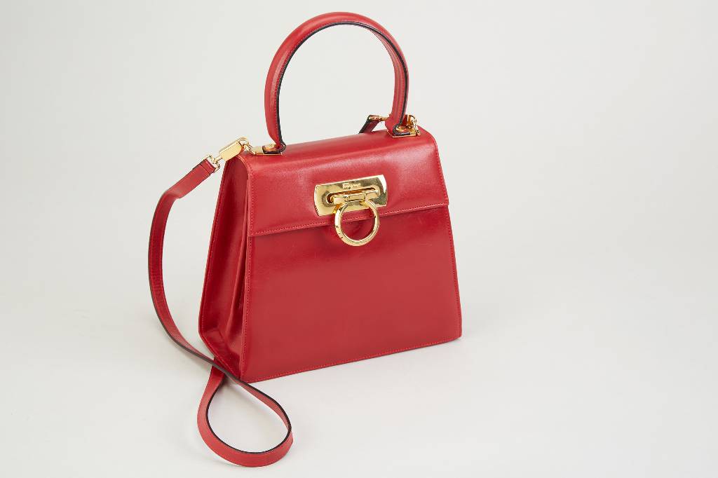 Salvatore FERRAGAMO Handtasche, Top handle, Leder in Karminrot, ein Tragehenkel, abnehmbarer Schultergurt, Beschläge Metall verg., innen schwarzes ...