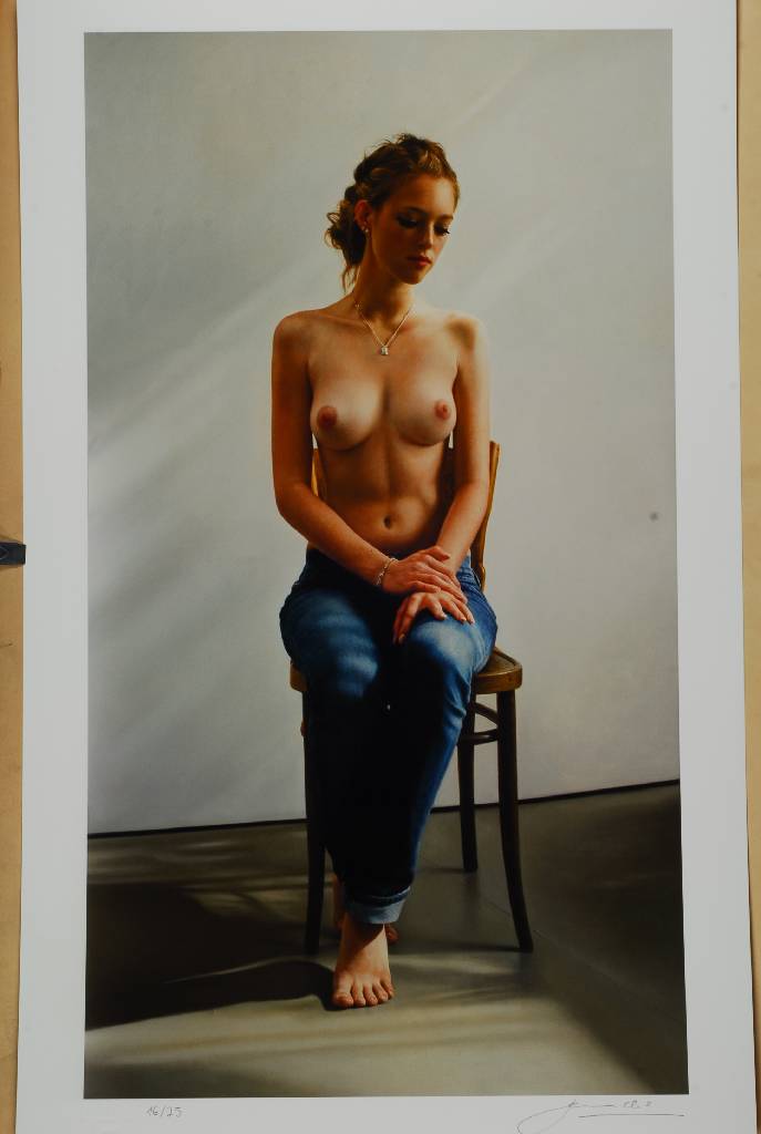 Peter Handel, geb. 1949, Karina auf dem Stuhl, Giclee auf Baumwollpapier, handsigniert und nummeriert 16/25, Blattgr. ca. 61x36,5 cm