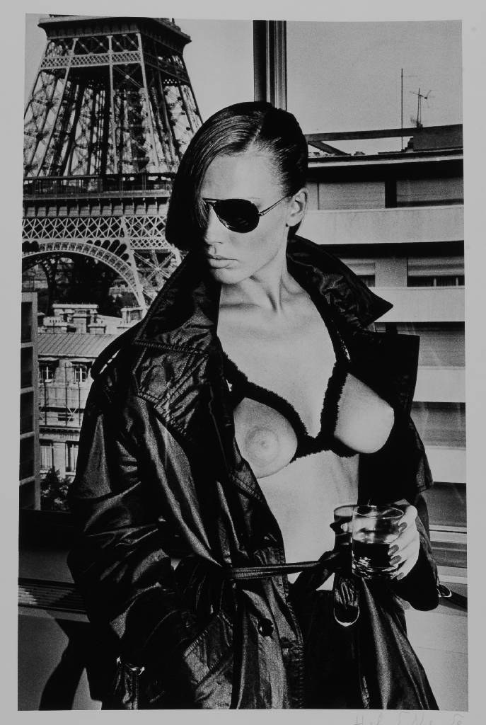 Helmut Newton, 1920 Berlin - 2004 Los Angeles, Offset, handsigniert, rückseitig bezeichnet: Bergstrom, Paris 1976, Blattgr. ca. 40,5x27 cm