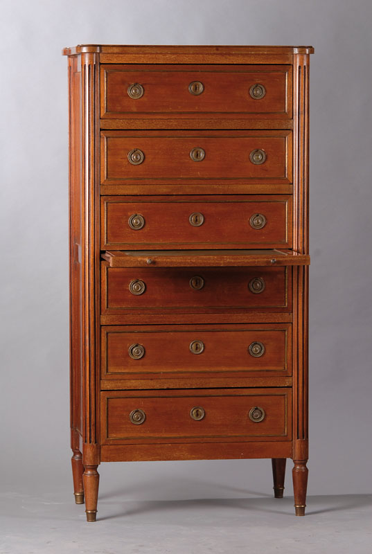 Herrenkommode, Frankreich, um 1900, Louis- Seize-Stil nach franz. Vorbild von 1770, Mahagonifurnier auf Hartholz, Messingbeschläge, 6-schübig mit ...