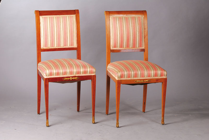 5 Stühle, Frankreich, um 1880/90, Palisander, Beine verlaufend, reichhaltige Messingapplikationen u. Klauenfüße, H. ca. 93 cm, Sh. ca. 50 cm