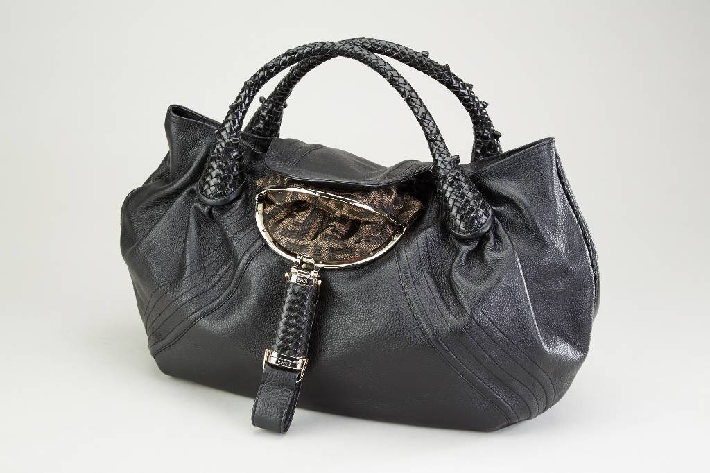 FENDI Damenhandtasche, Modell Spy bag, schwarzes Nappaleder, Beschläge ver- chromt, durch Überschlag zu schliessen, in Überschlag versteckte ...