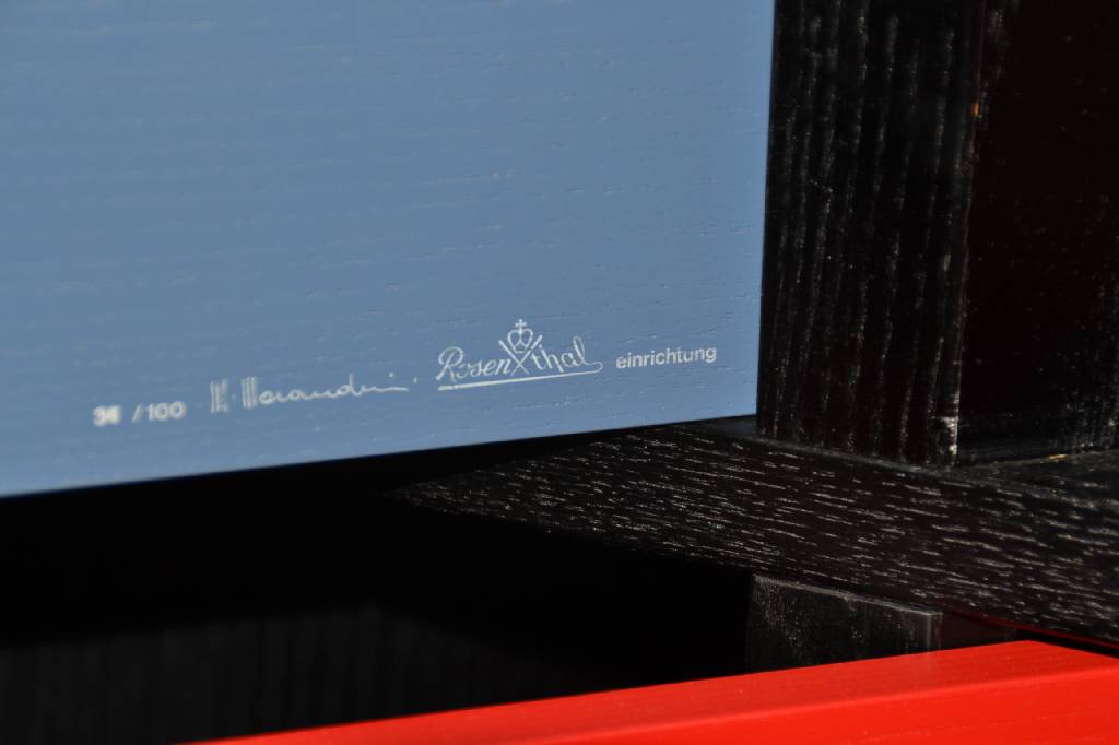 Detail b: Regal, Corner, Rosenthal, Entwurf Marcello Morandini, 1988, Holz schwarz lackiert, mit bunten Schubladen-Satz, Regal Typ D, an der Schublade signiert ...