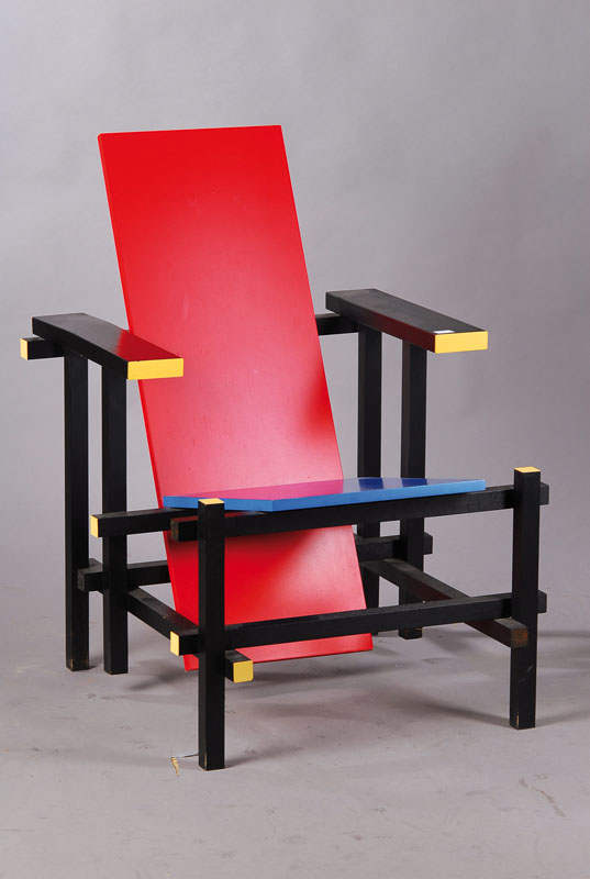 Red/Blue-Chair-Replikat, nach Vorbild von Gerrit Rietveld um 1918/23, Buchenholz bunt gefasst und orginialgetreu vielfach versprosst, der Stuhl ...