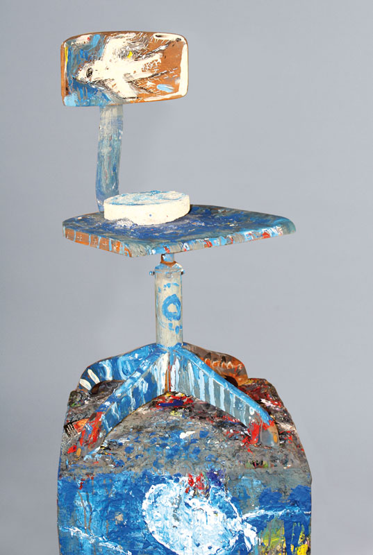 Detail a: Heiko Pippig, geb. 1951, Meisterschüler von Markus Lüpertz und Bernhard Heisig, Installation, "Himmel blauer Himmel", Stuhl auf großem ...