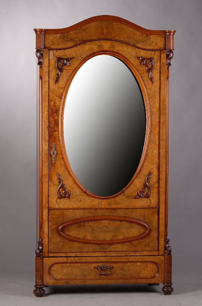 1-türiger Schrank, um 1860, Louis-Phillip, Wurzelnussfurnier, Front mit ovalem Spiegel, Unterteil 1-schübig, ca. 180x92x45 cm