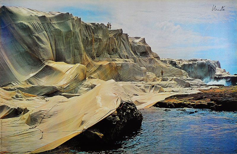 Christo, geb. 1935, "Wrapped Coast", 1969, Fotolithografie auf Karton, gedruckt bei Poligrafa in Barcelona 1991, handsigniert, ca. 64.5x99 ...